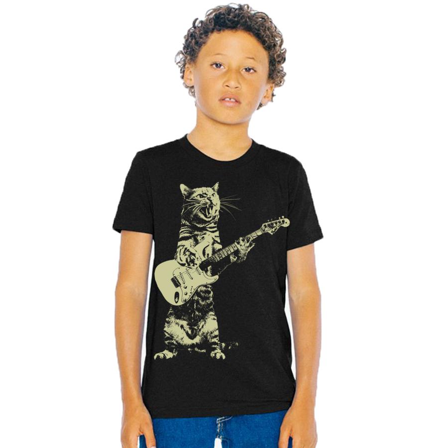 Niños gato tocando guitarra