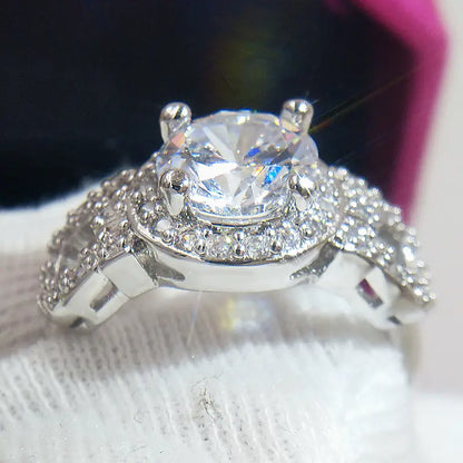 Platinum-Plated Trendy Zircon Ring with Sparkling Stones